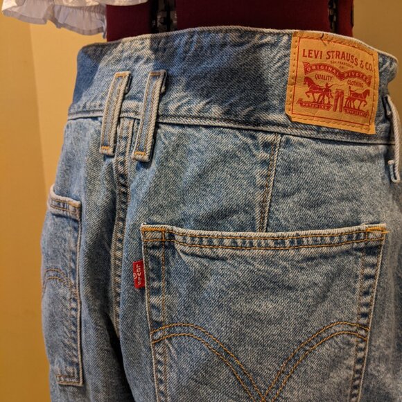 LEVI’S Women’s Denim washed blue Shorts – Size 31 – Relaxed A-Line Silhouette - Picture 12 of 16